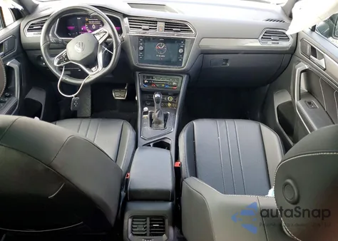 2022 Volkswagen Tiguan Se R-Line Black z USA, uszkodzony, nr VIN 3VVCB7AX4NM130753